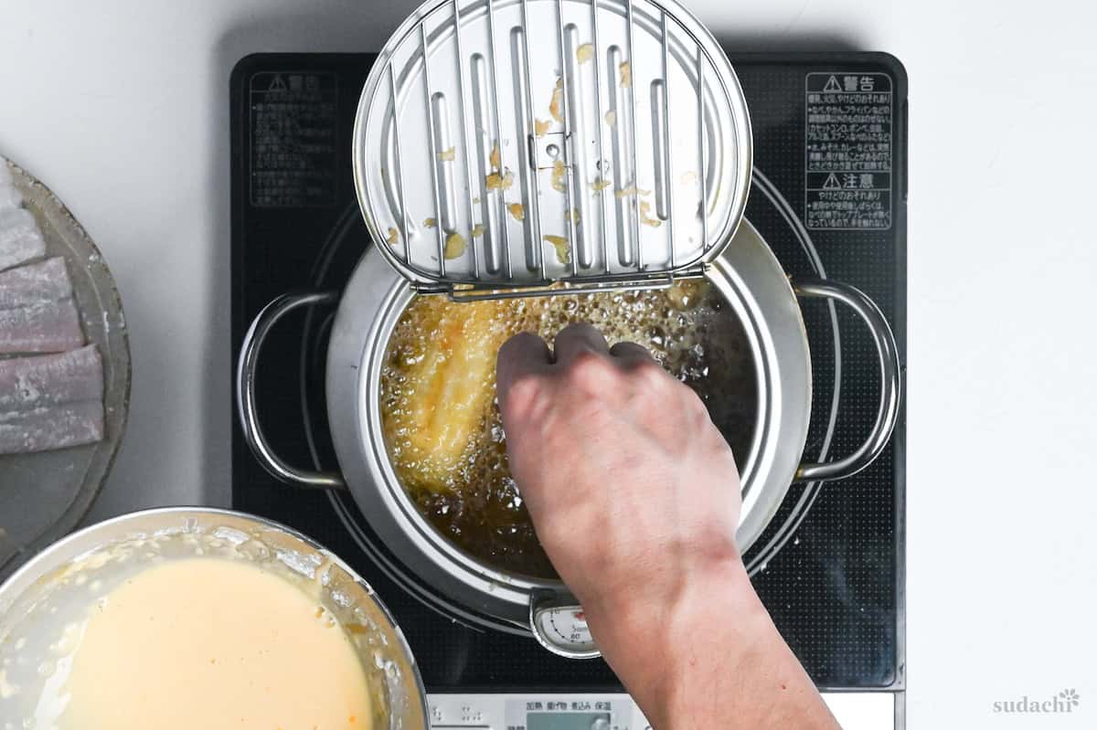 sprinkling conger eel tempura with extra tempura batter