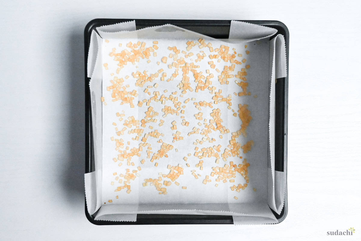 a square cake pan lined with baking paper and sprinkled with coarse light brown sugar (turbinado)