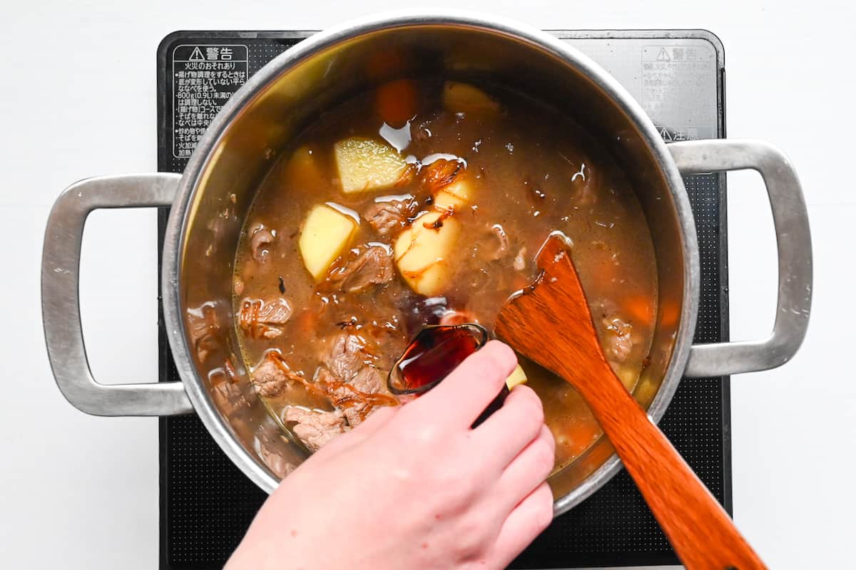 Adding wine to Japanese curry