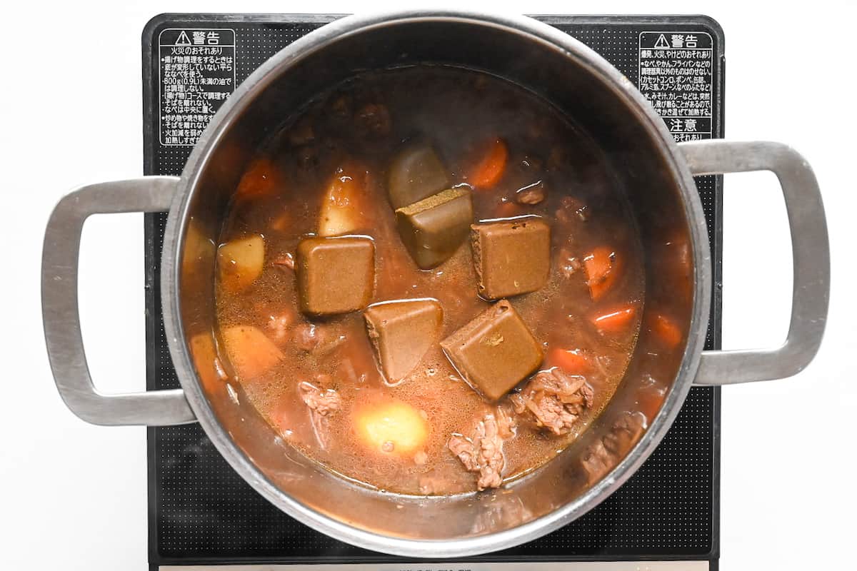 Adding the curry roux to the broth