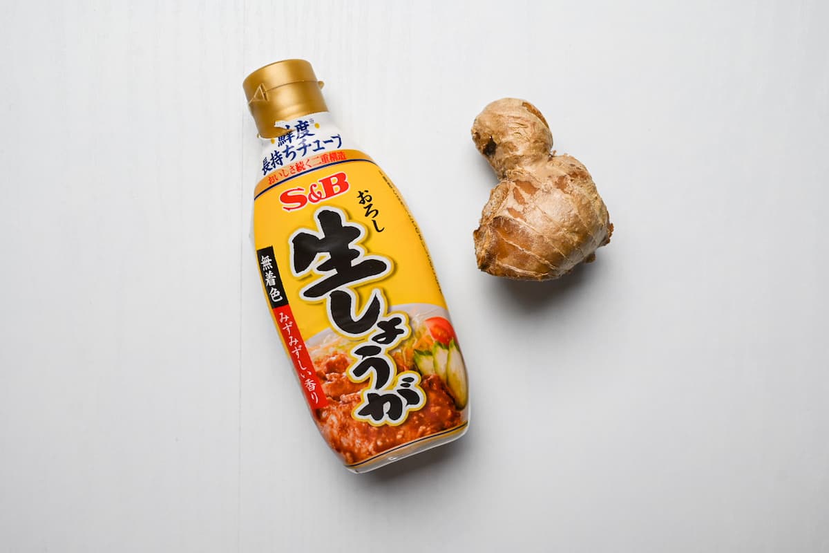 S&B ginger paste next to fresh ginger