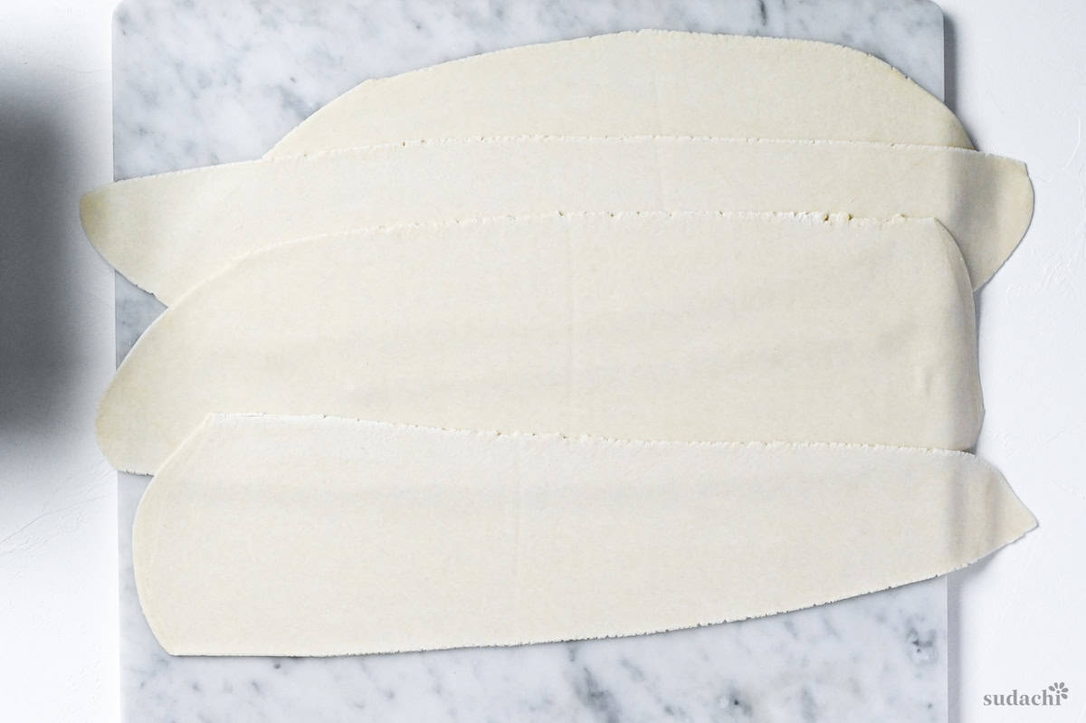 4 pieces of rolled out ramen noodle dough