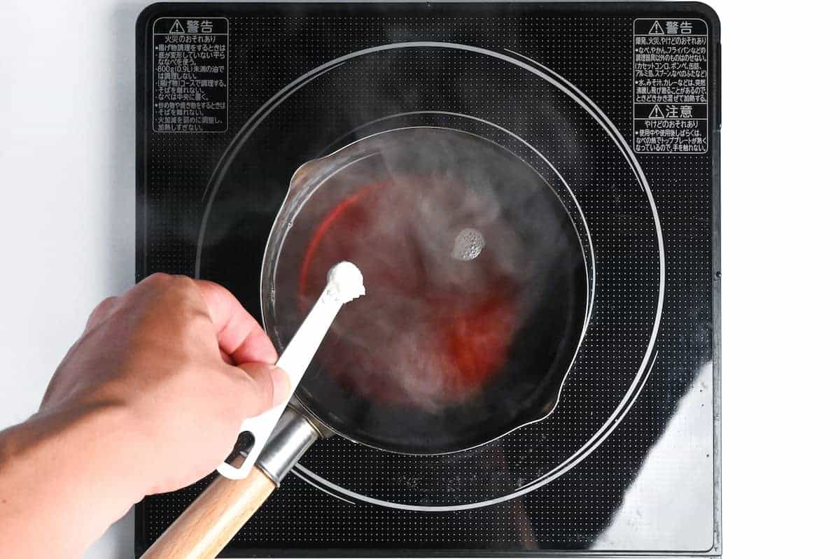 adding salt to udon broth