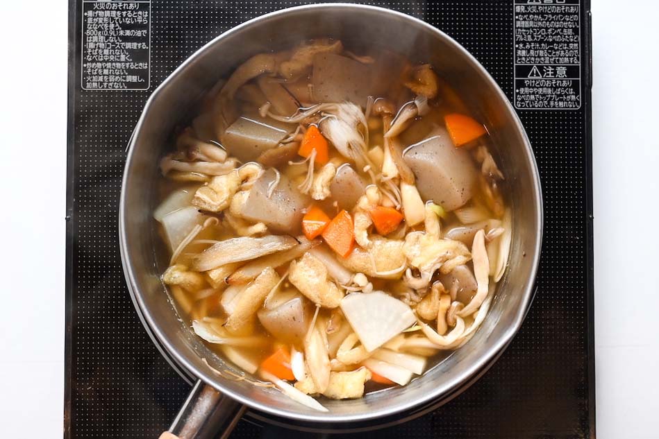 adding dashi broth to make kenchin jiru