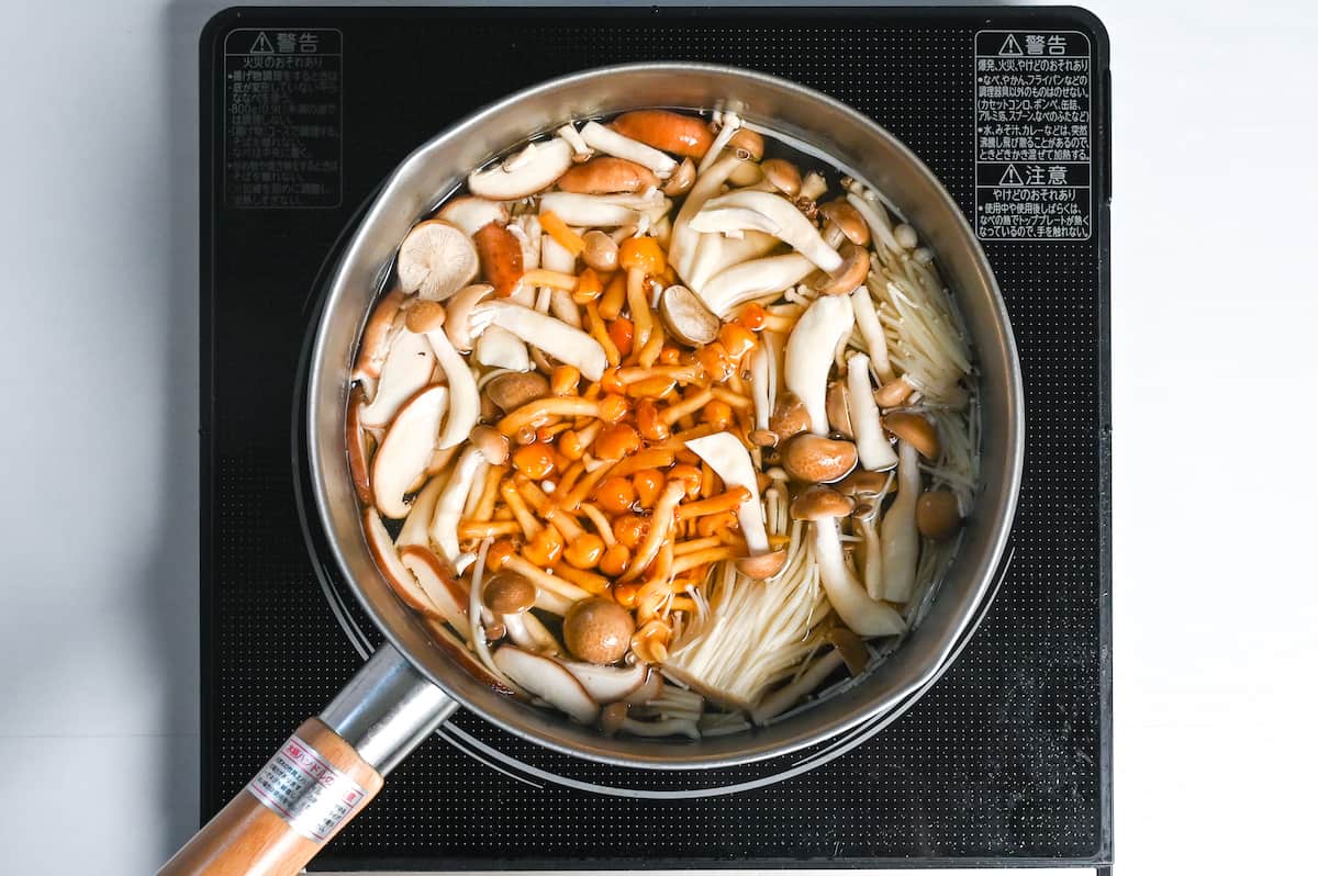 dashi with mushrooms