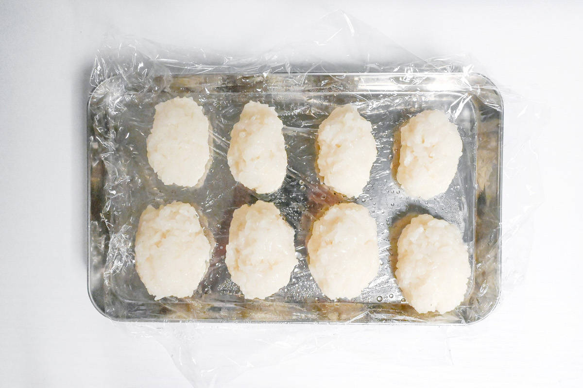 cooked mochigome rolled into 30g and 50g balls