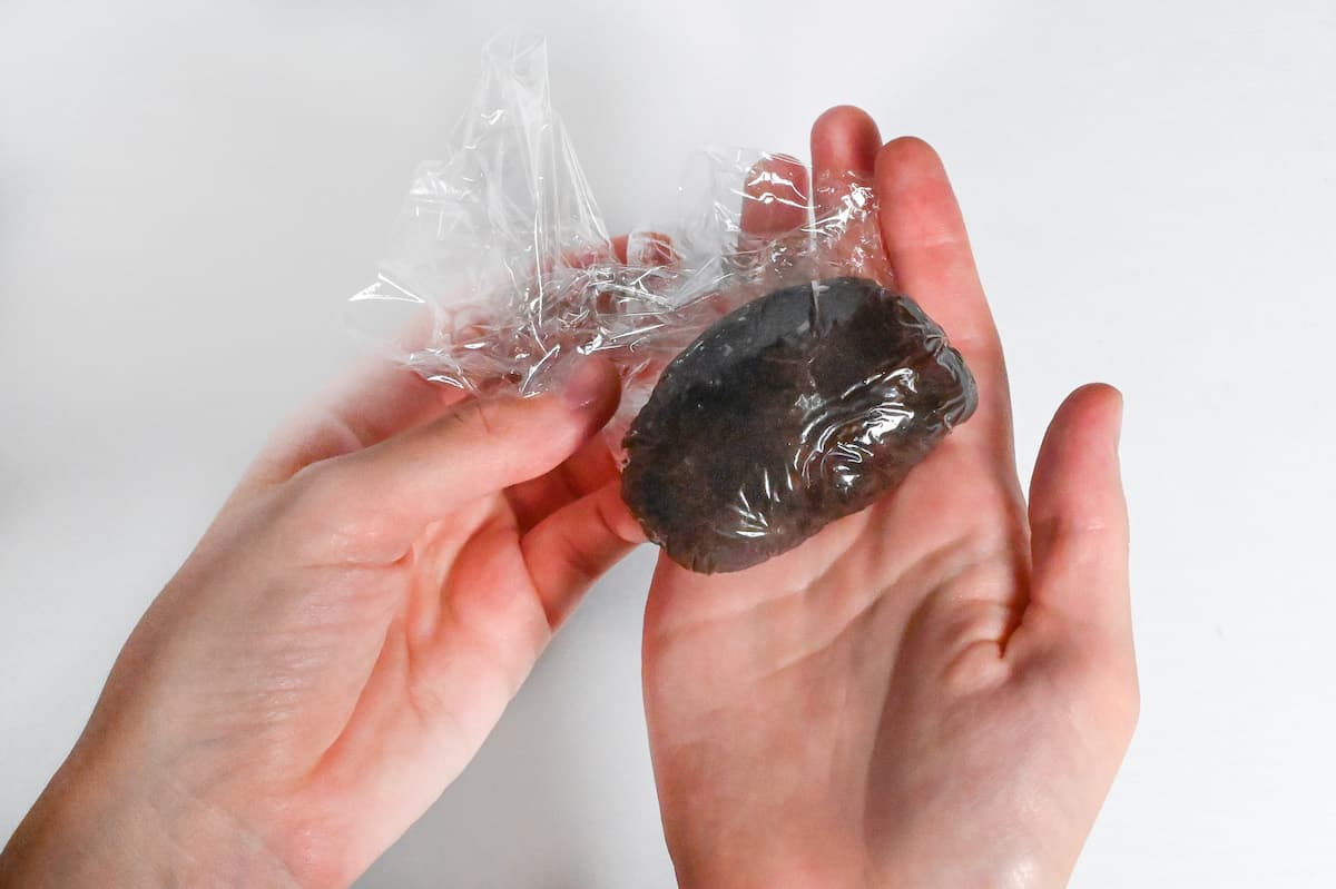 ohagi wrapped using plastic wrap