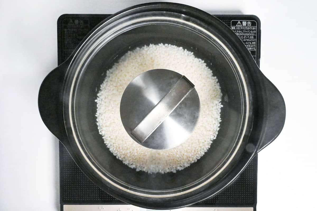 mochigome and water in a pot with a lid