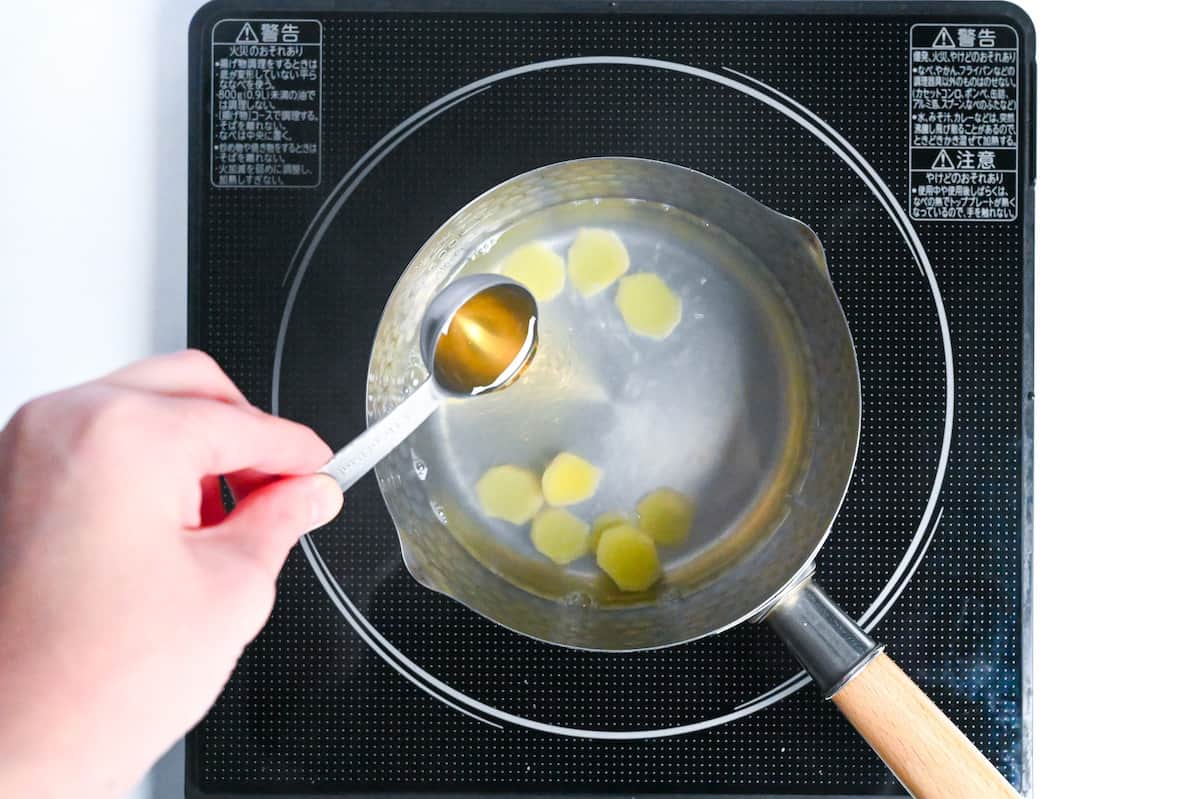 pouring honey into shogayu