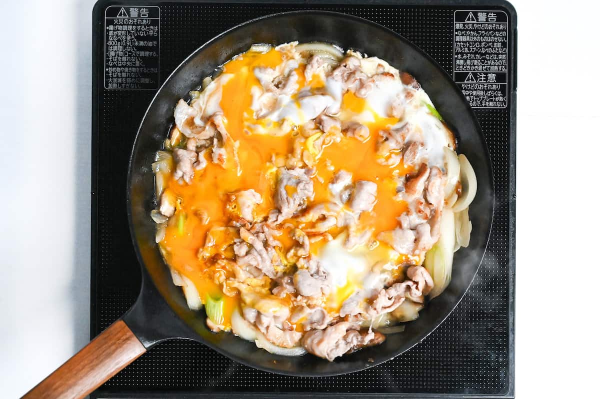 poured egg yolk over pork, vegetables and steamed egg whites to make tanin don