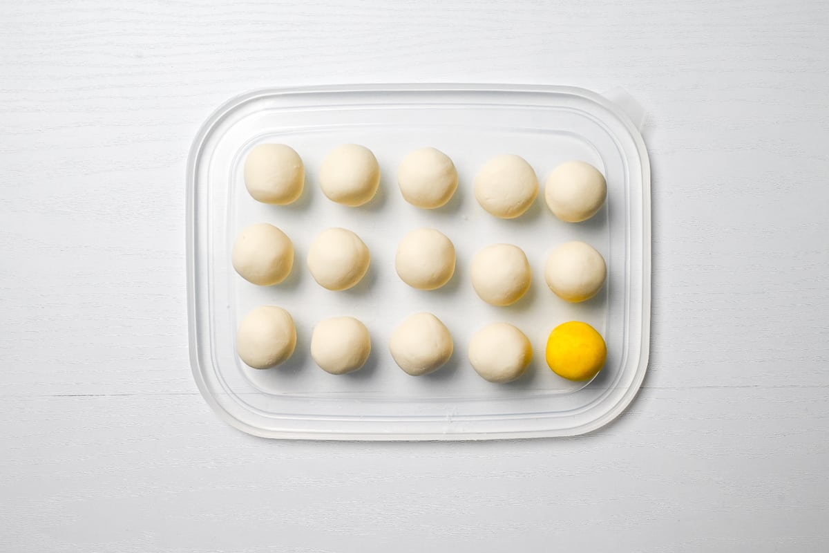 15 rolled dango on a plastic tray