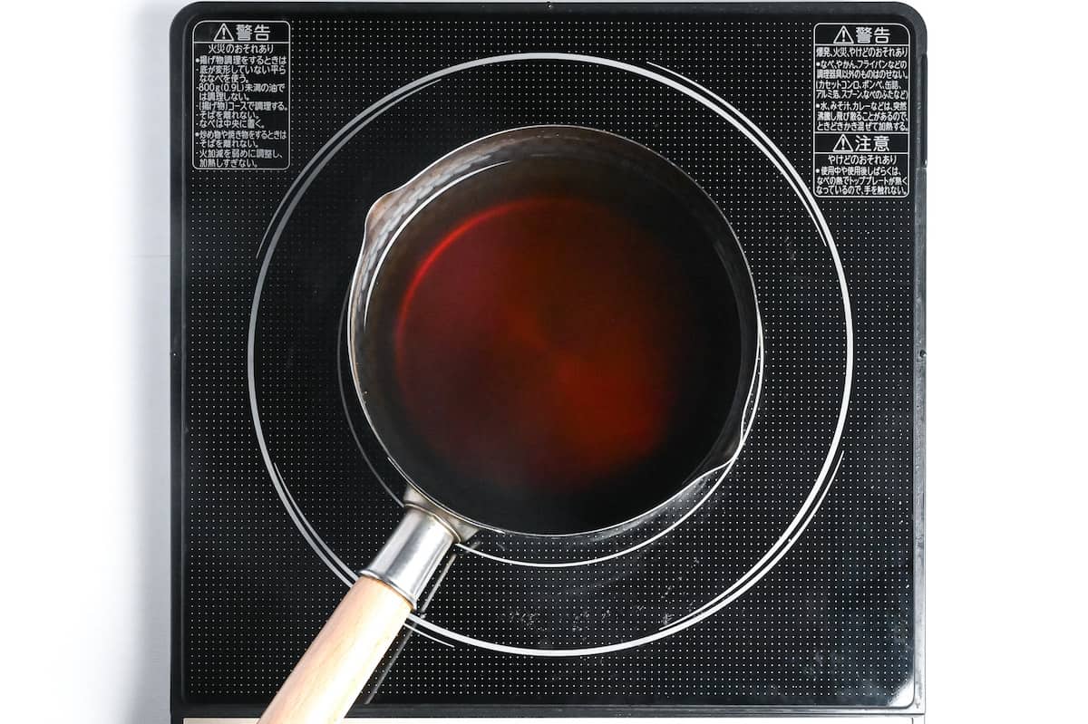 making udon soup in a saucepan