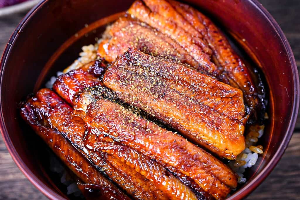 Unagi don (Japanese Grilled Eel Rice Bowl) sprinkled with sansho Japanese pepper