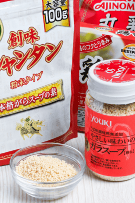 Various Japanese brands of Chinese-style chicken bouillon powder/granules on a white wood-effect background